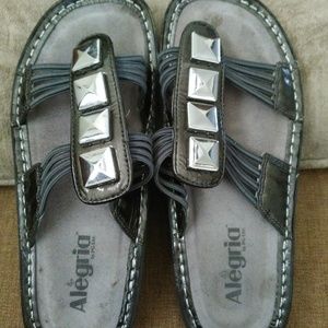 Alegria Pisa-123 Pewter Thong, Flip Flop Sandals